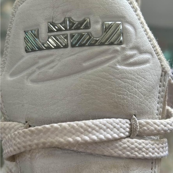 Nike Basketball 🏀 Shoes - Picture 2 of 5